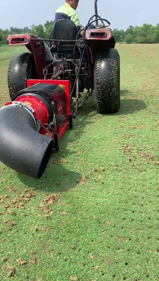 Blower Puing Lapangan Golf OEM Didorong Oleh Traktor Di Atas 20HP, Blower Daun Rumput